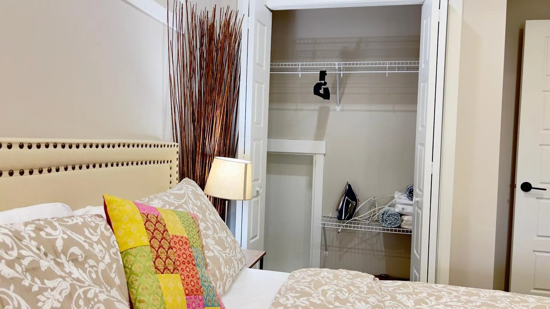 Pleasant Stay Calgary Holiday home